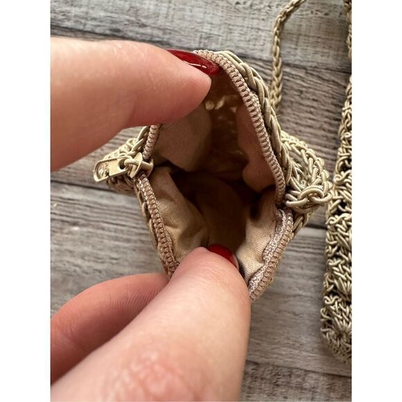 Vintage Handmade Crochet Tan Zipped Hobo Crossbody Bag - Picture 7 of 7